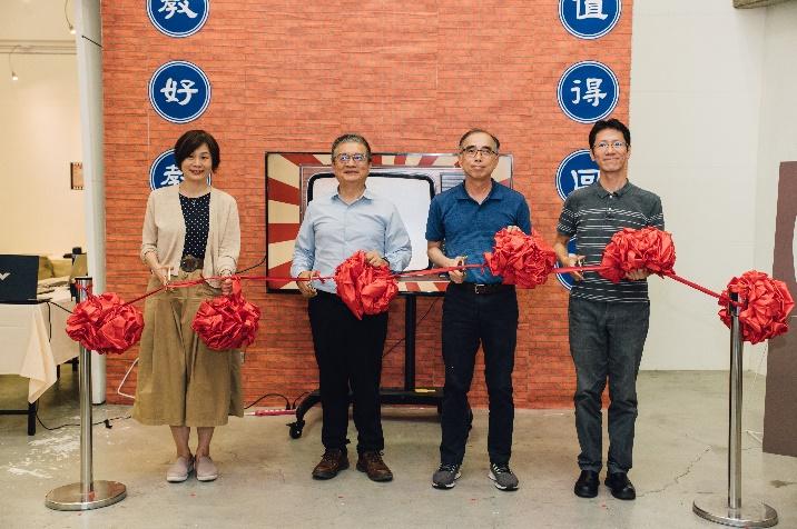 與會貴賓及師長共同剪綵